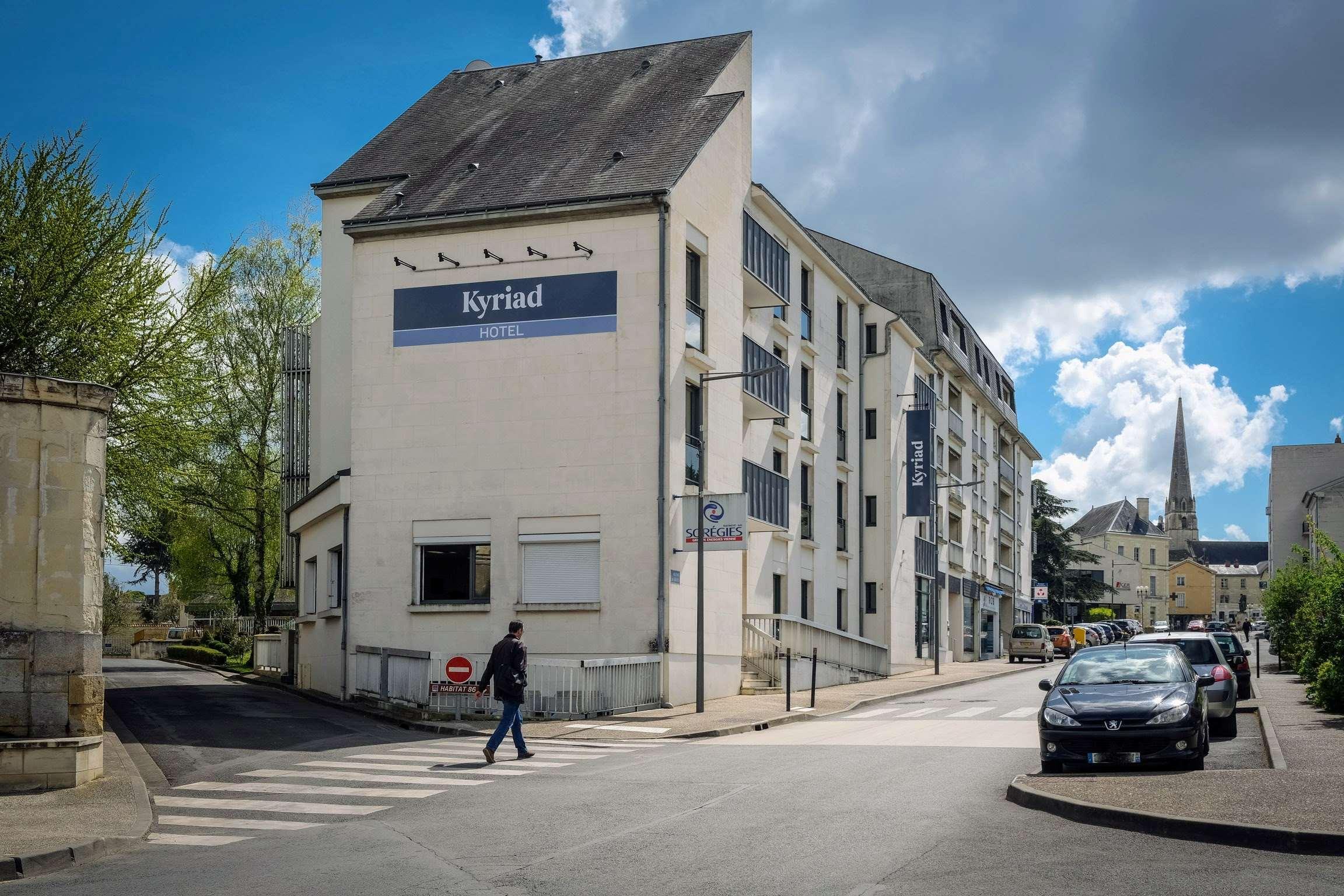 Kyriad Loudun - Le Renaudot Exterior foto