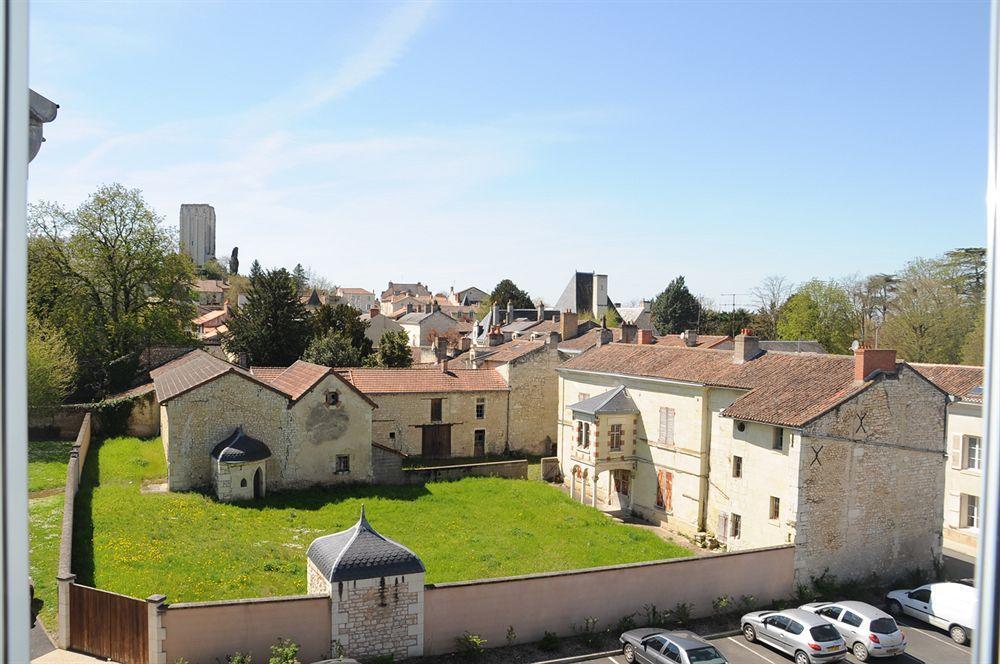 Kyriad Loudun - Le Renaudot Exterior foto